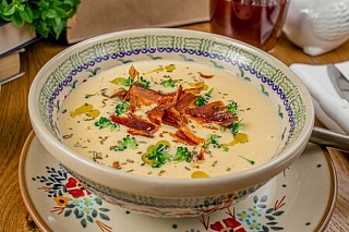 Сырный суп с беконом и брокколи